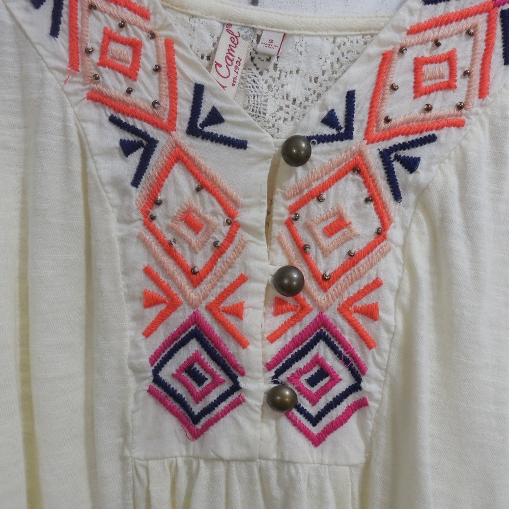 🌹Embroidered Tank - Picture 3 of 6